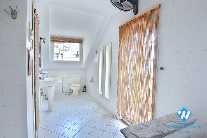 Lake view house for rent in Quang An street, Tay Ho district